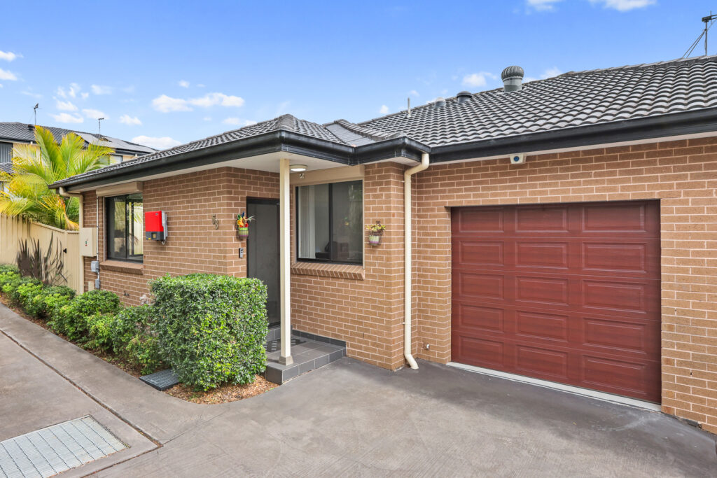 5b Carinya Road, Girraween NSW 2145 - photo 2