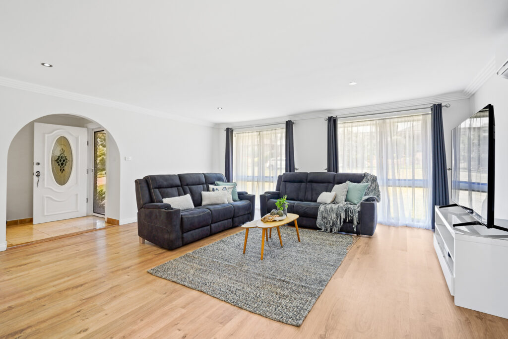 13 Molyneaux Avenue, Kings Langley NSW 2147 - photo 2