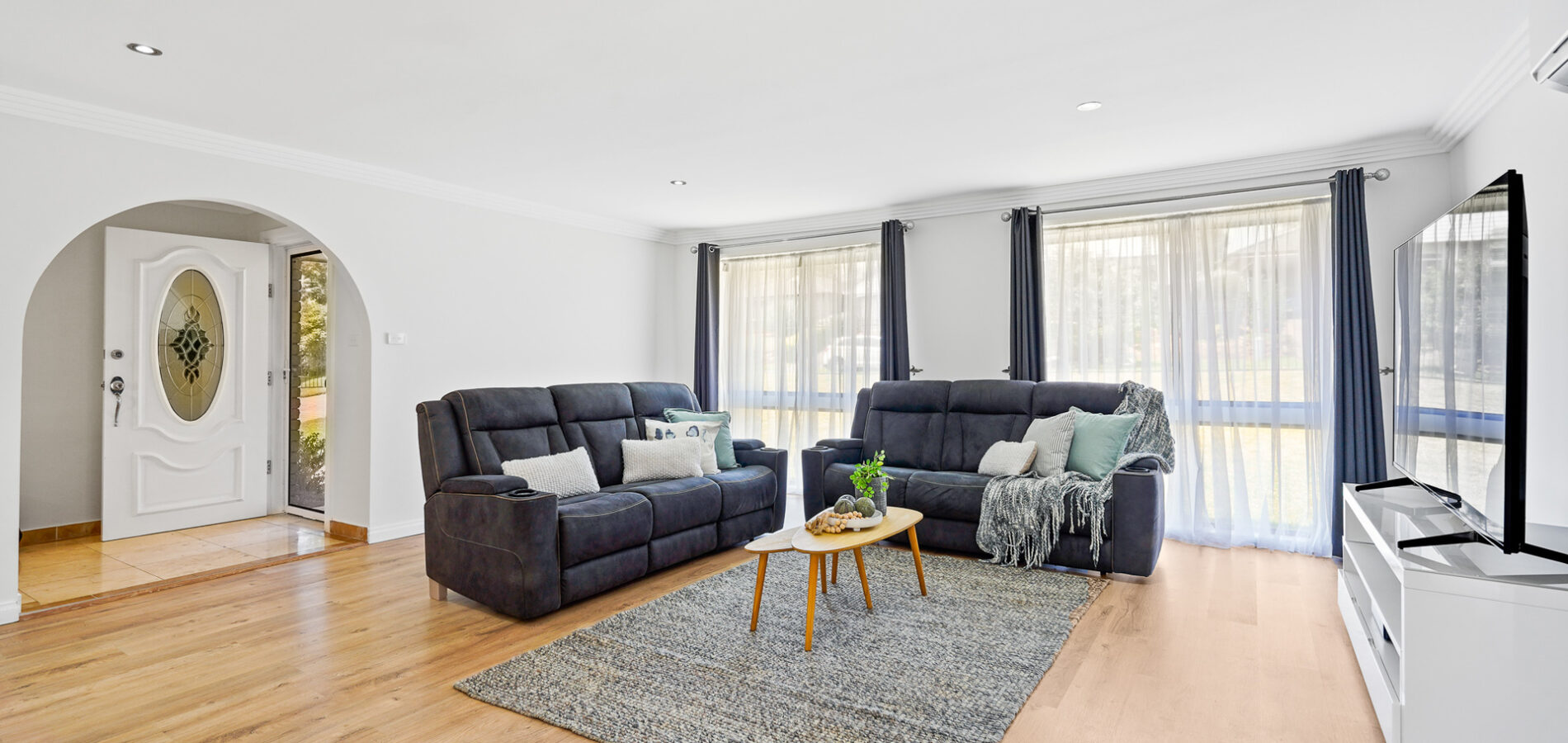13 Molyneaux Avenue, Kings Langley NSW 2147 - photo 2