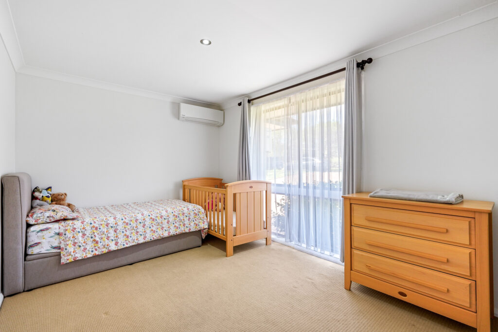 13 Molyneaux Avenue, Kings Langley NSW 2147 - photo 8