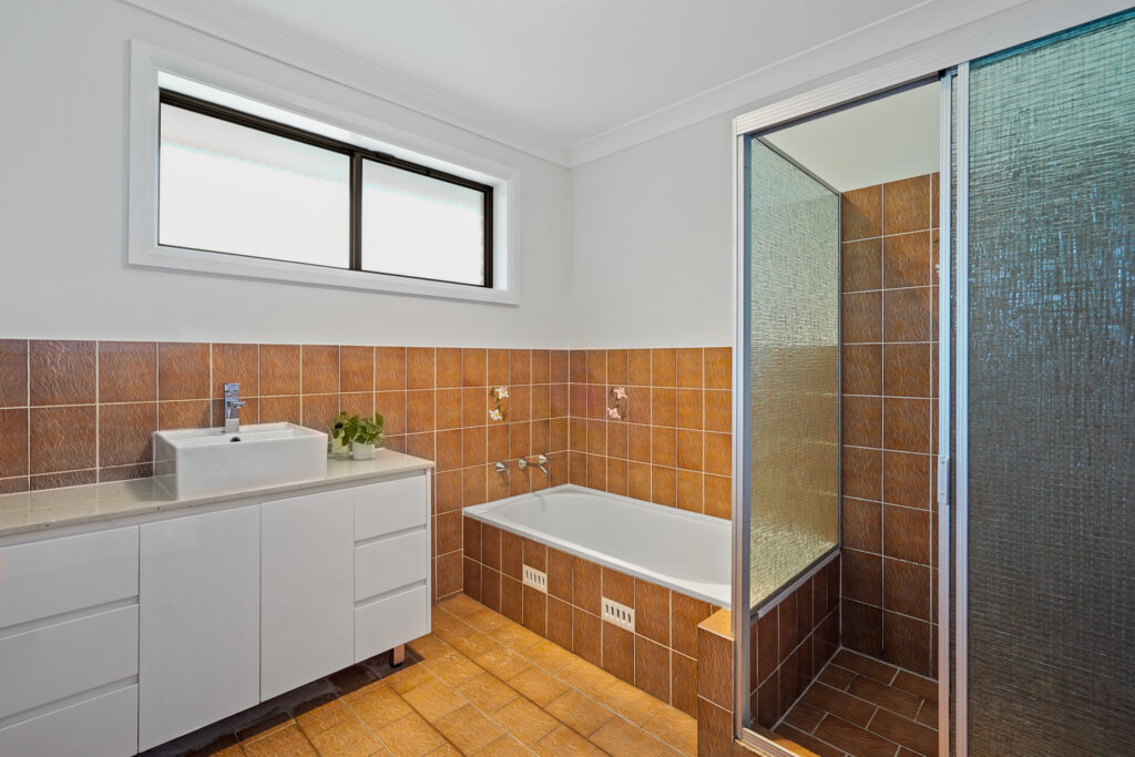 13 Molyneaux Avenue, Kings Langley NSW 2147 - photo 9