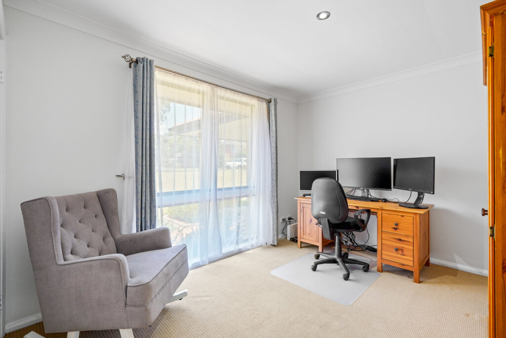 13 Molyneaux Avenue, Kings Langley NSW 2147 - photo 10