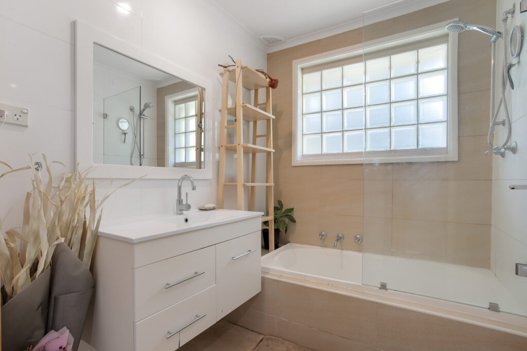 Sold - 12 Sutherland Avenue - New Property in Kings Langley - Real Estate by Peter Sutherland