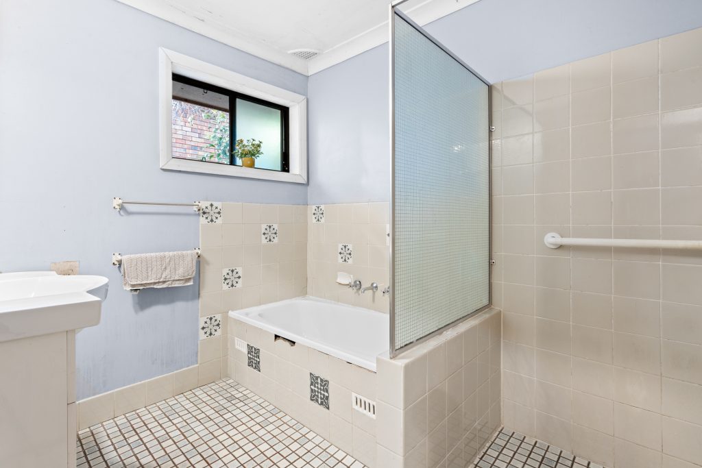 Sold - 33 Hutchins Crescent - New Property in Kings Langley - Real Estate by Kim McChlery