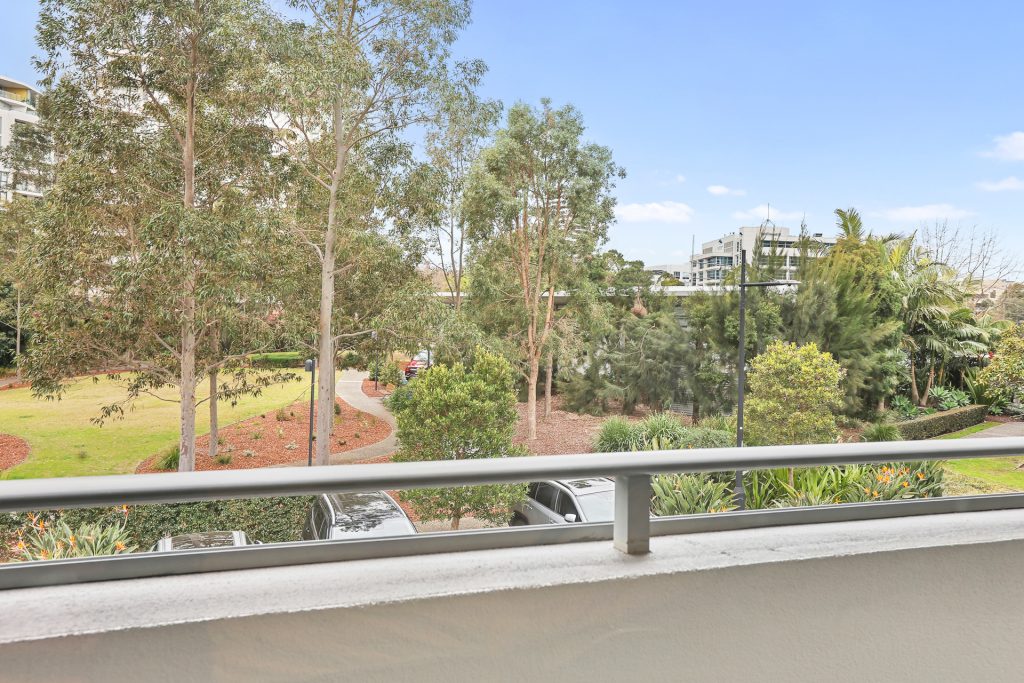Sold - 6 Lakeside Crescent - New Property in Norwest - Real Estate by Maree McCrorie
