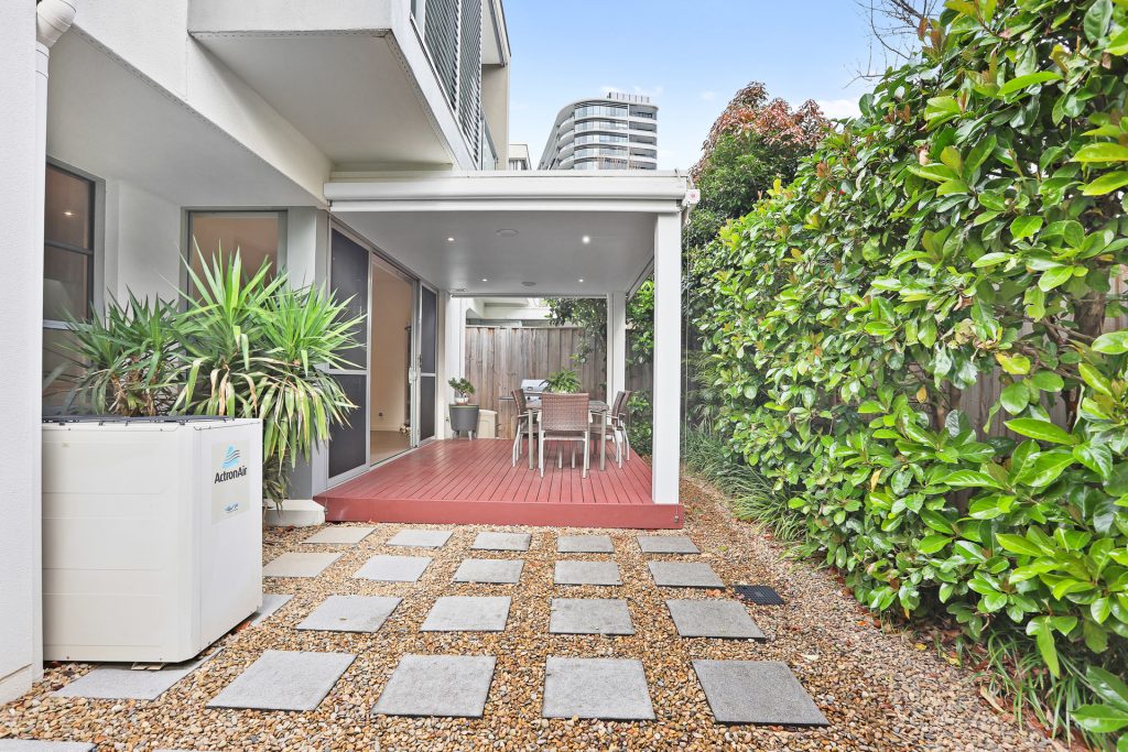 Sold - 6 Lakeside Crescent - New Property in Norwest - Real Estate by Maree McCrorie