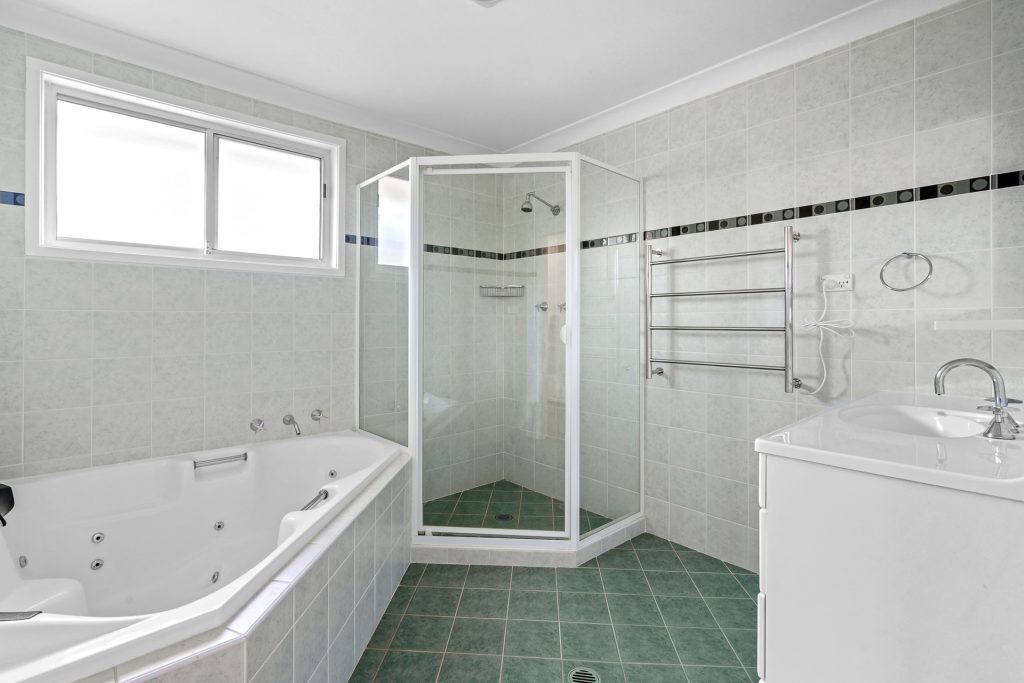 Sold - 26 Exeter Grove - New Property in Kings Langley - Real Estate by Kim McChlery