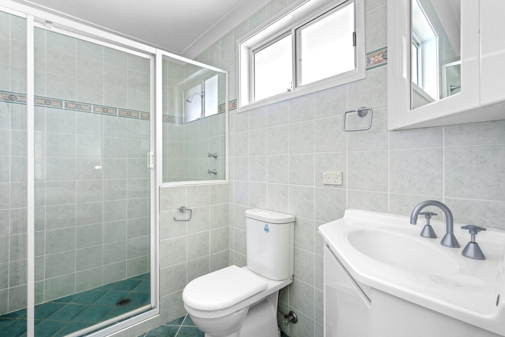 Sold - 26 Exeter Grove - New Property in Kings Langley - Real Estate by Kim McChlery