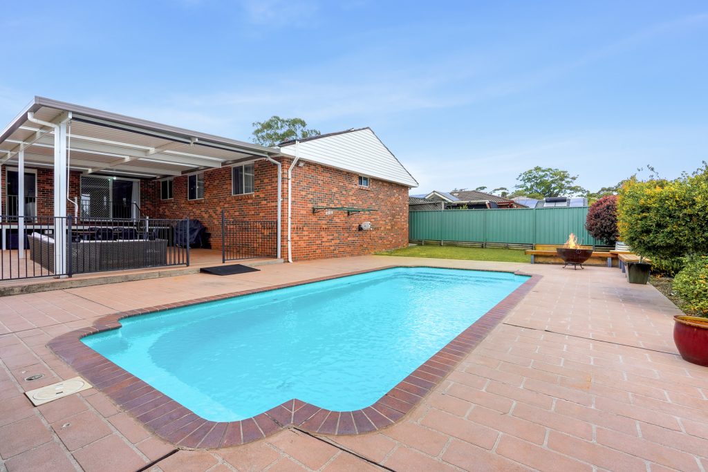 Sold - 26 Exeter Grove - New Property in Kings Langley - Real Estate by Kim McChlery