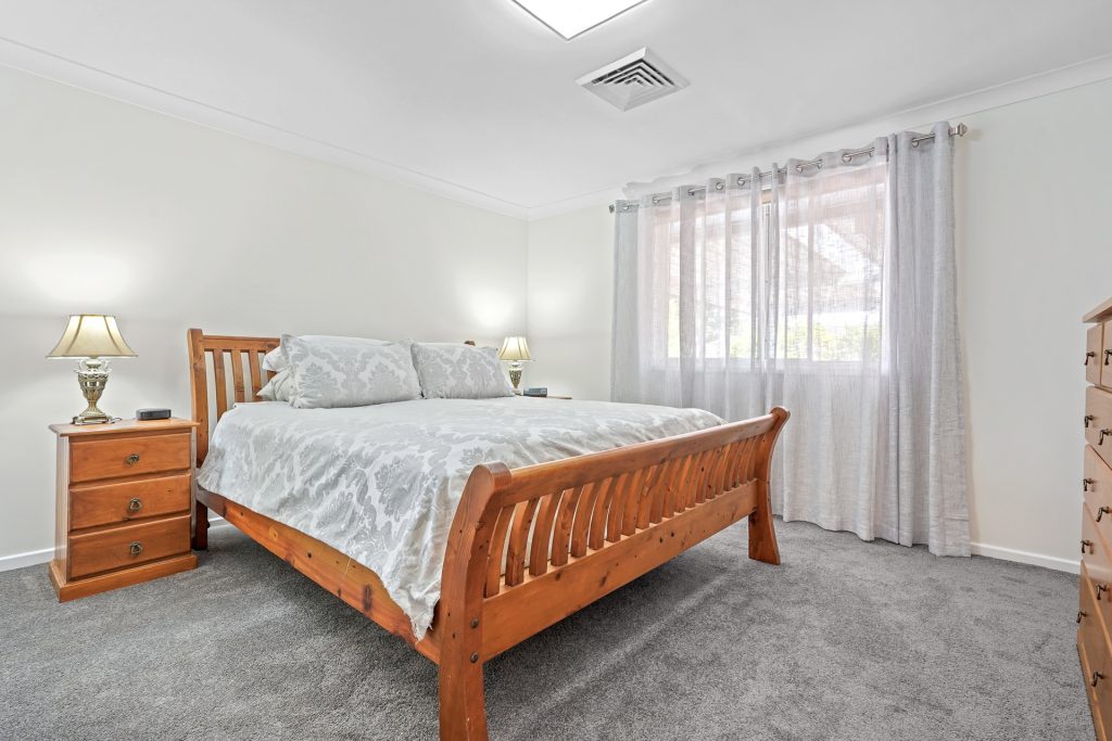 Sold - 26 Exeter Grove - New Property in Kings Langley - Real Estate by Kim McChlery