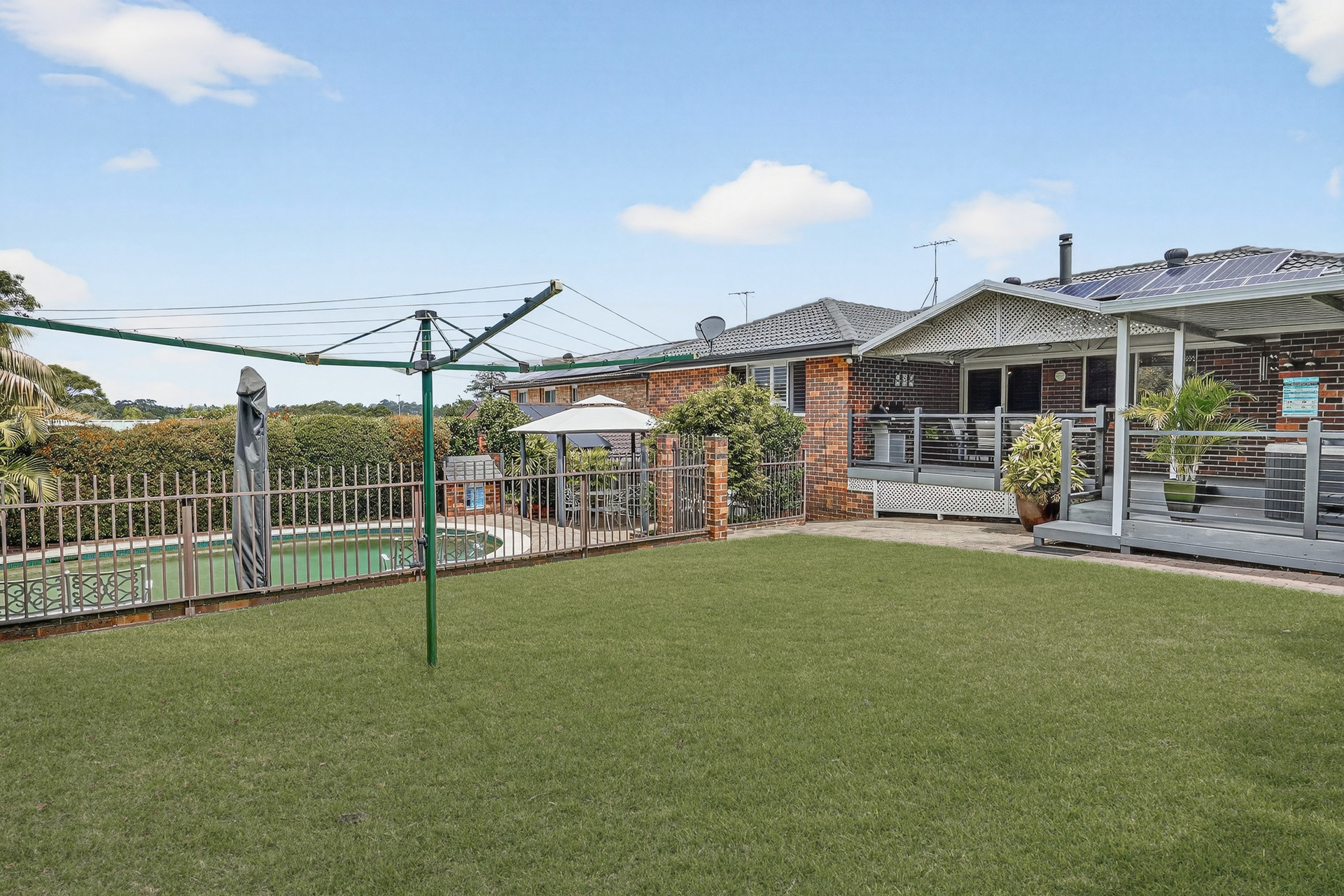 Sold - 12 Deptford Avenue - New Property in Kings Langley - Real Estate by Kim McChlery