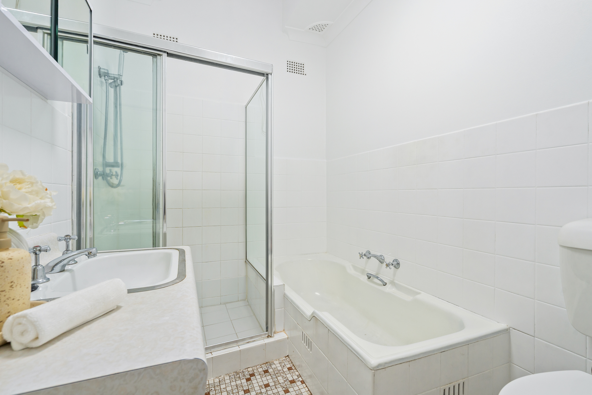 Auction - 4/9 Edgar Street - New Property in Eastwood - Real Estate by Teena Vaughan