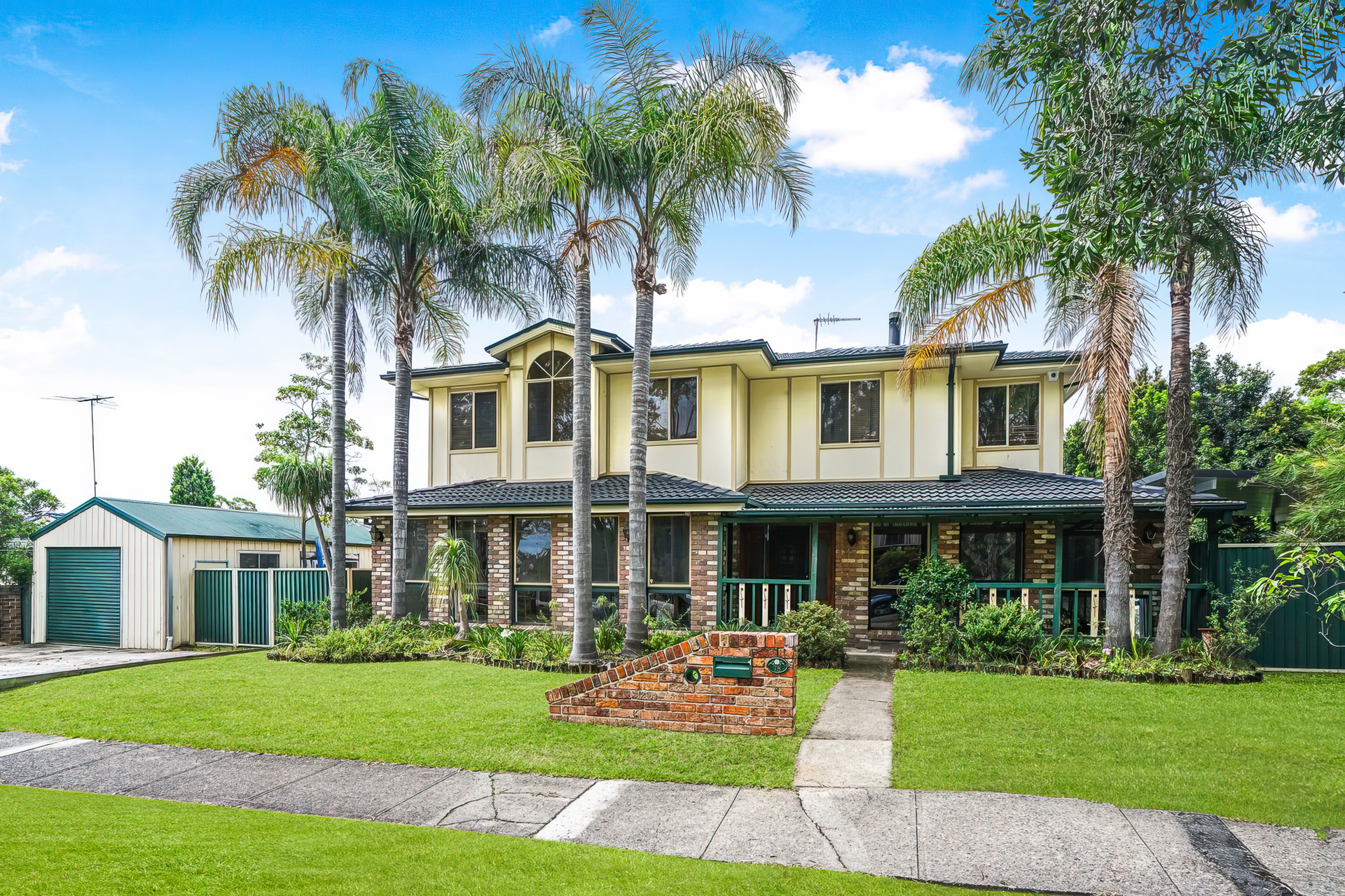 For Sale - 78 Sutherland Avenue - New Property in Kings Langley - Real Estate by Kim McChlery