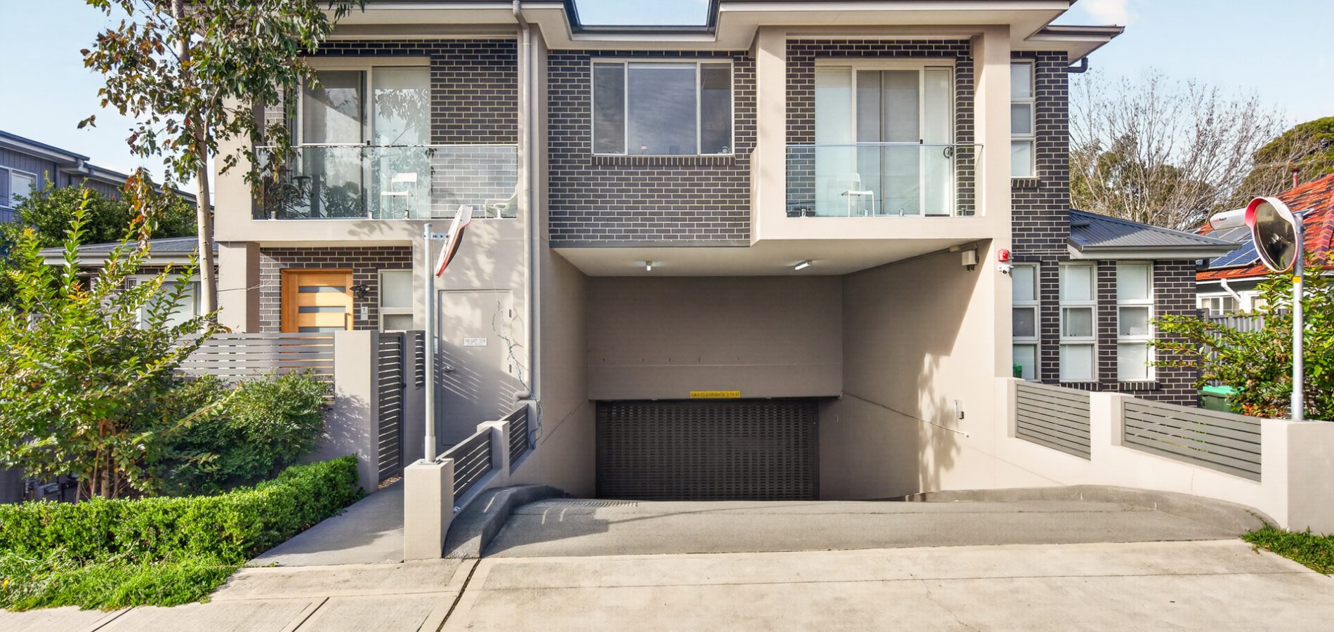 8/213 Targo Road, Girraween