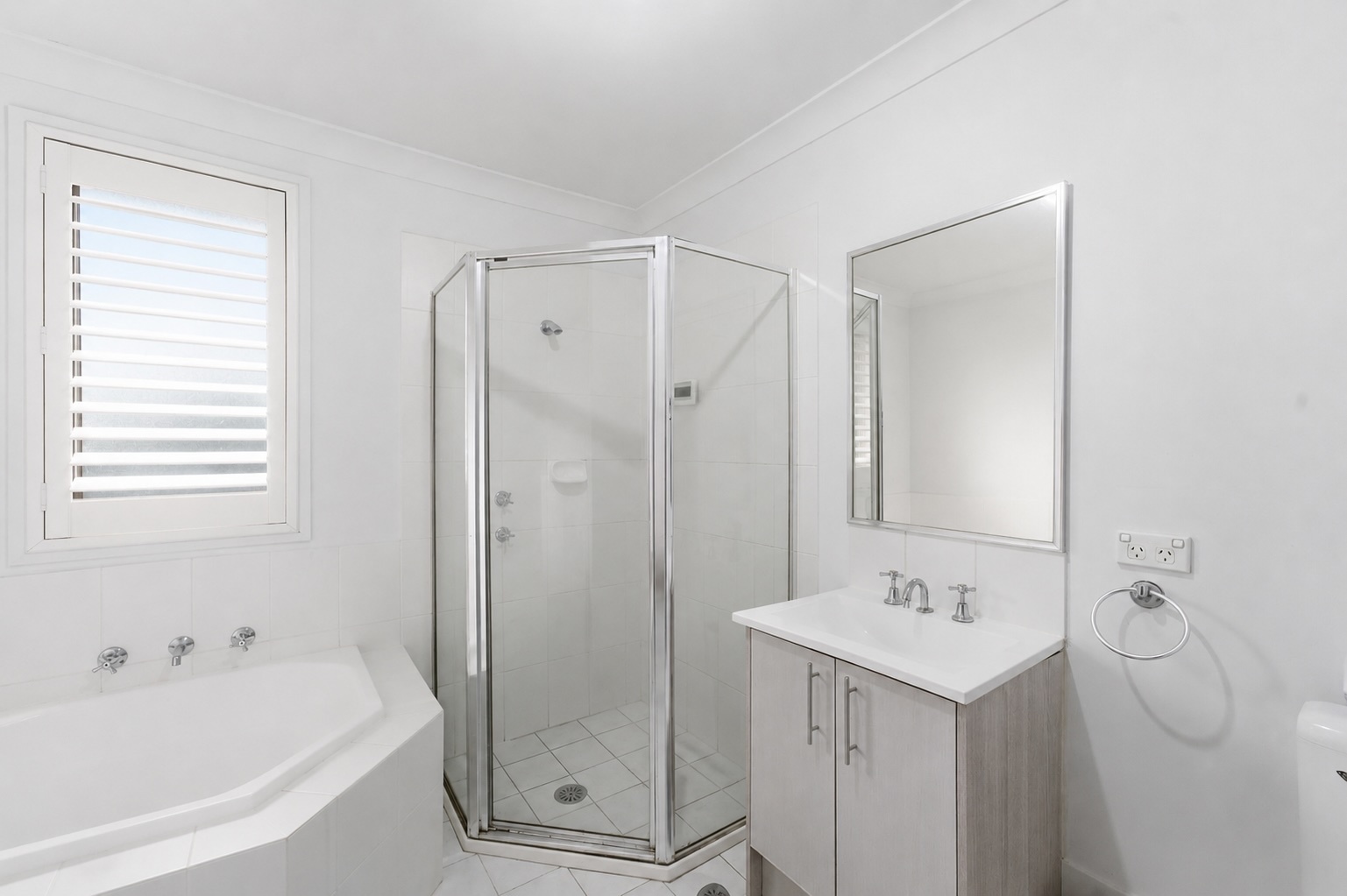 For Sale - 19 Silvereye Circuit - New Property in Woodcroft - Real Estate by Ronald Ramirez
