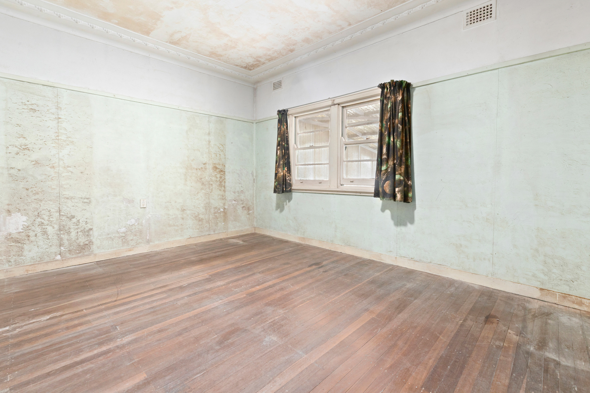 Auction - 20 Burrabogee Road - New Property in Pendle Hill - Real Estate by Ben Davenport