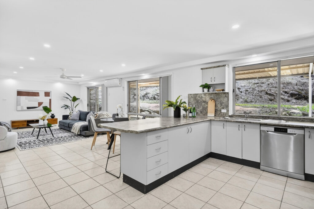 Auction - 32 Willow Brook Place - New Property in Tennyson - Real Estate by Greg Vincent