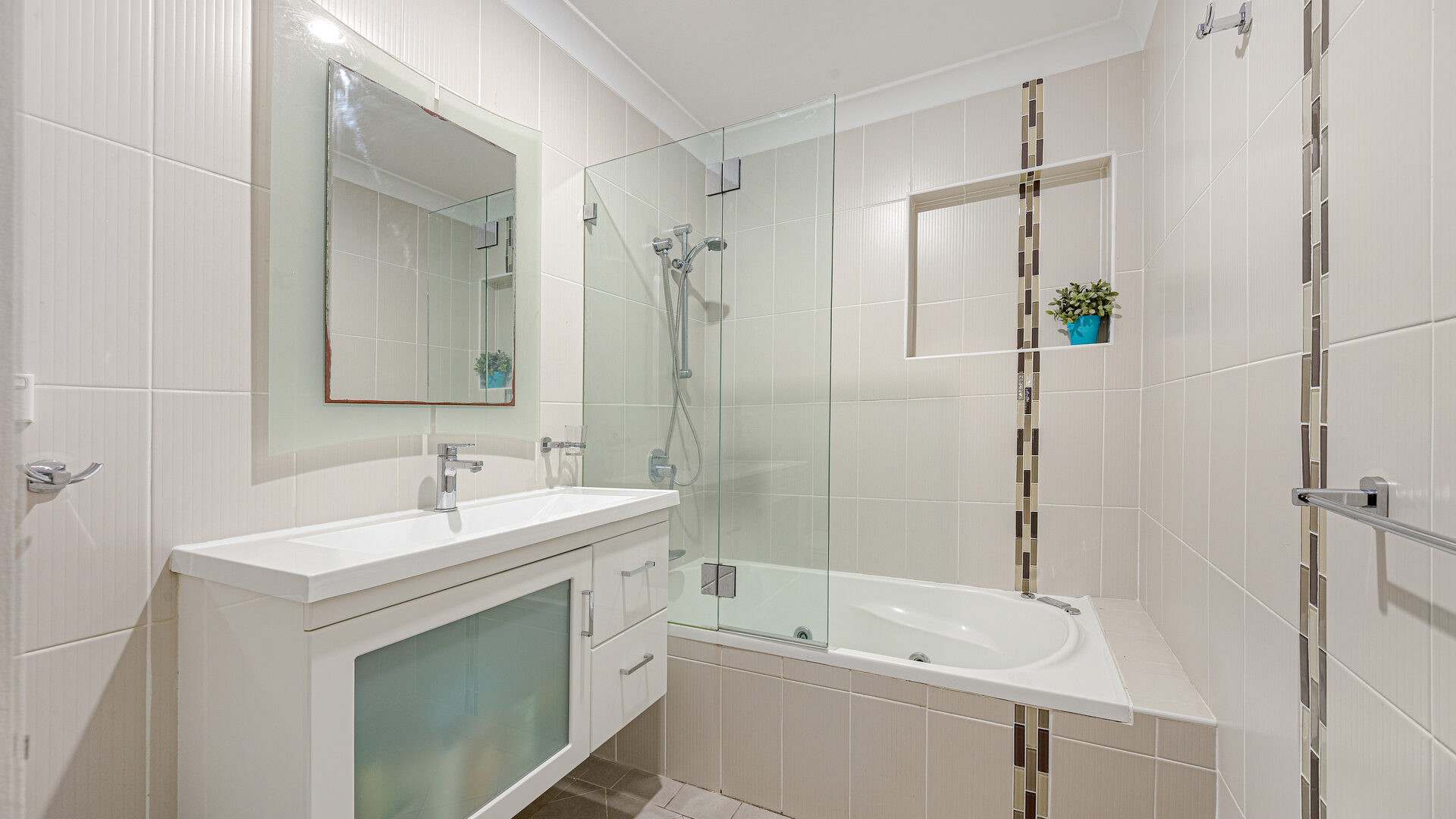 Auction - 114 Lucretia Road - New Property in Seven Hills - Real Estate by Joel Hollings