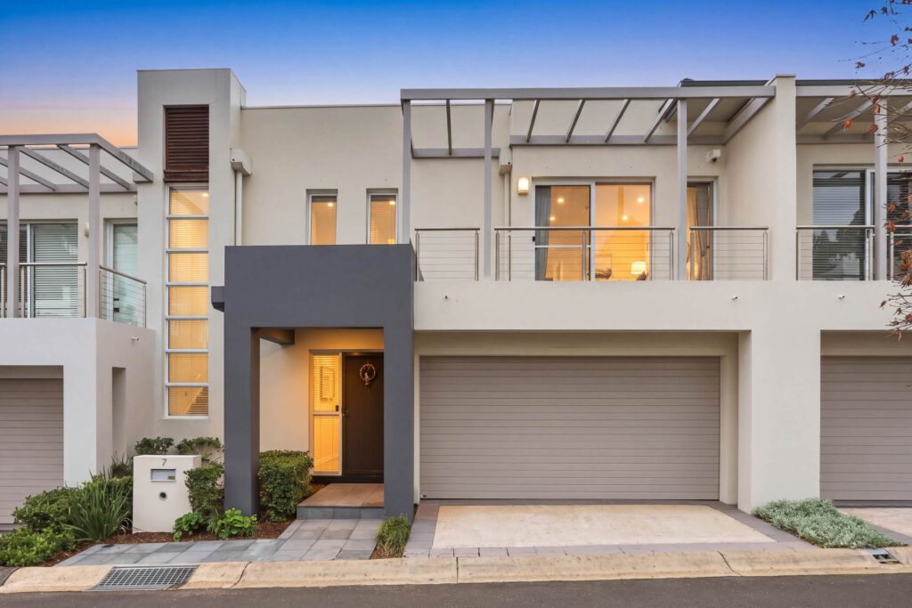For Sale - 7 Waterstone Crescent - New Property in Bella Vista - Real Estate by Maree McCrorie