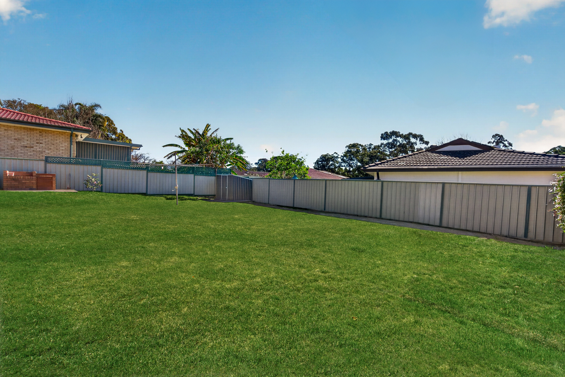 Auction - 11 Plymouth Crescent - New Property in Kings Langley - Real Estate by Kim McChlery