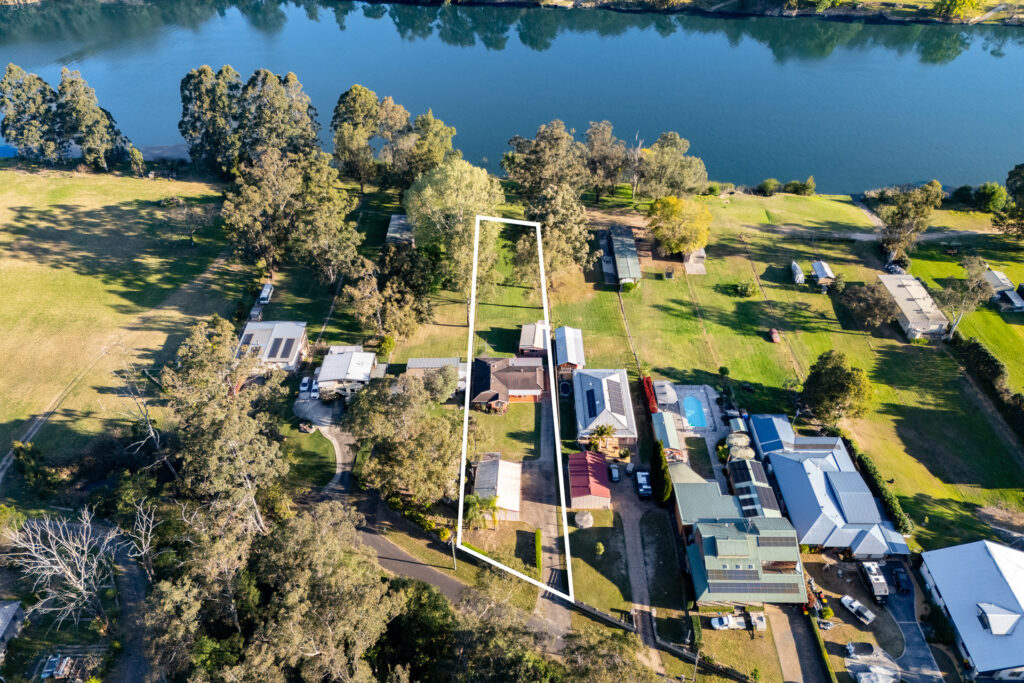 Auction - 8 Holmes Drive - New Property in Cumberland Reach - Real Estate by Yuri Cattaneo