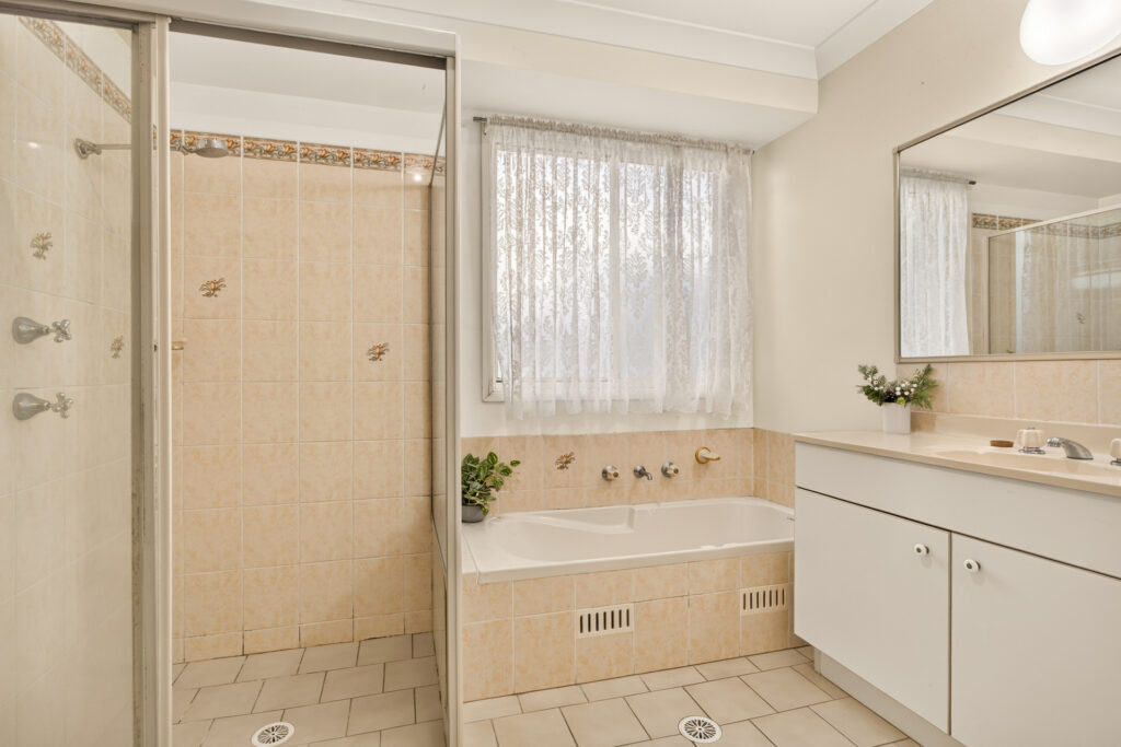 Auction - 8 Holmes Drive - New Property in Cumberland Reach - Real Estate by Yuri Cattaneo