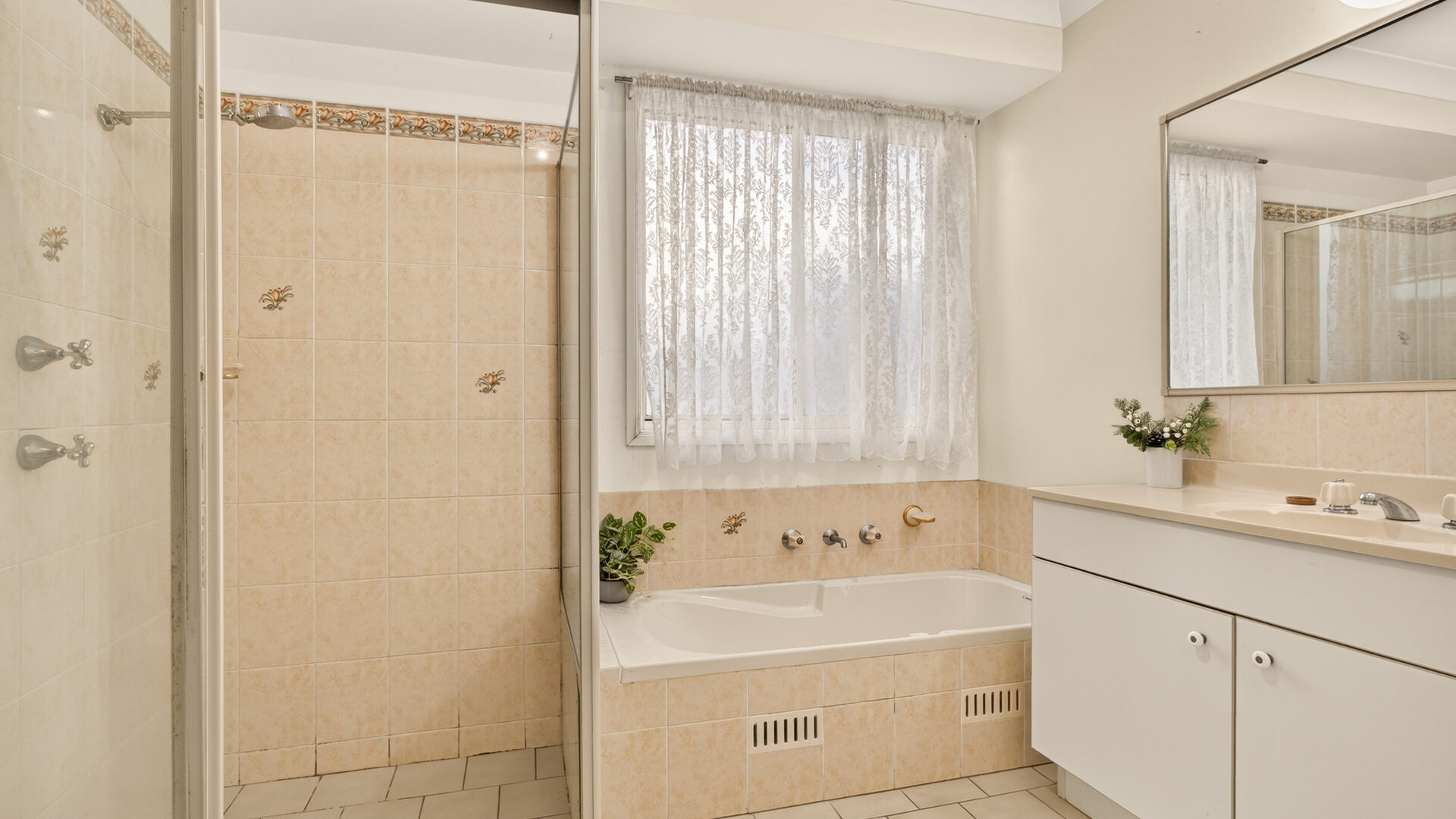 Auction - 8 Holmes Drive - New Property in Cumberland Reach - Real Estate by Yuri Cattaneo