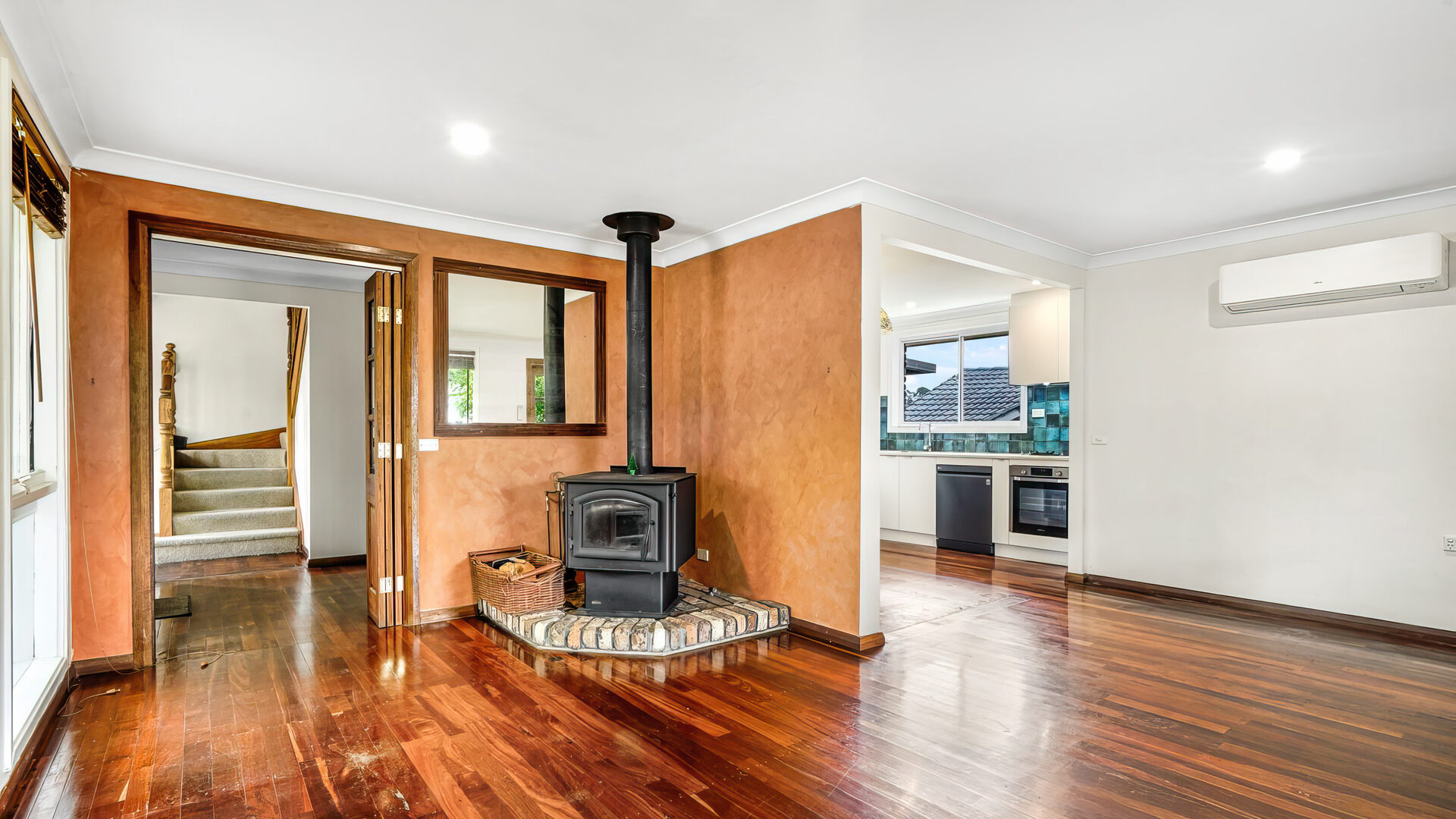 For Sale - 78 Sutherland Avenue - New Property in Kings Langley - Real Estate by Kim McChlery