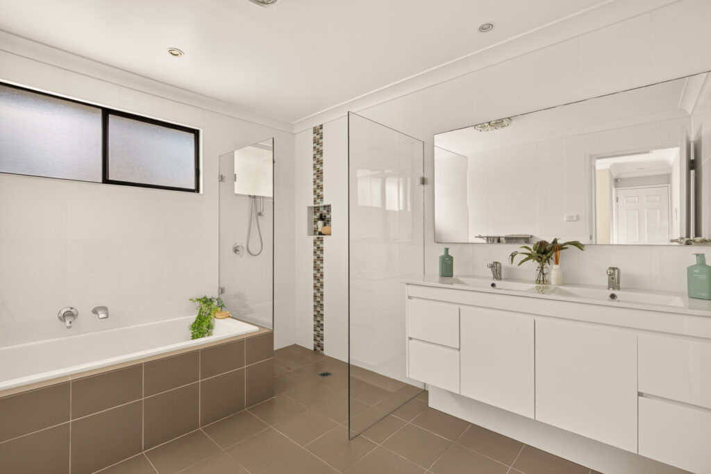 Auction - 116 Hull Road - New Property in West Pennant Hills - Real Estate by Mark Vinogradov