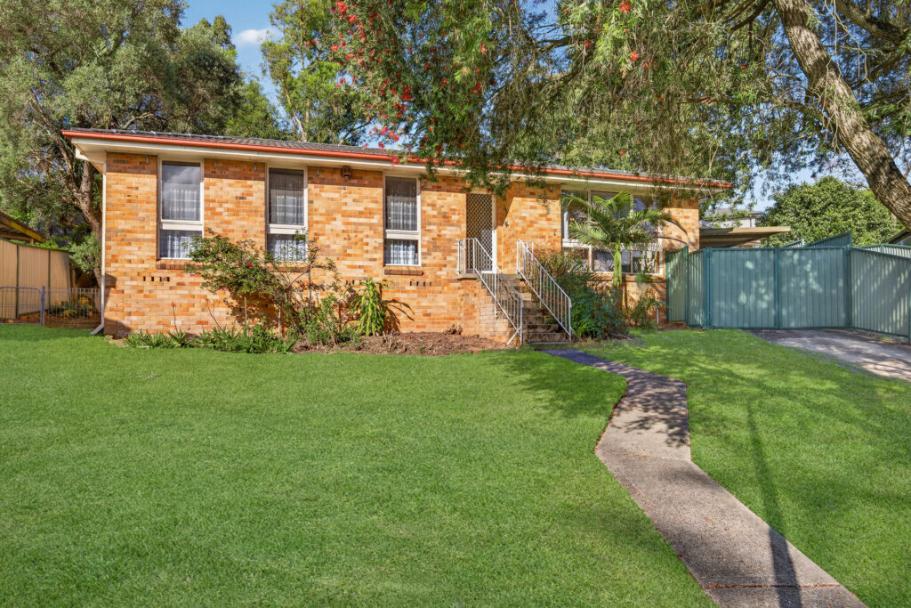 For Sale - 9 King Place - New Property in Kings Langley - Real Estate by Kim McChlery
