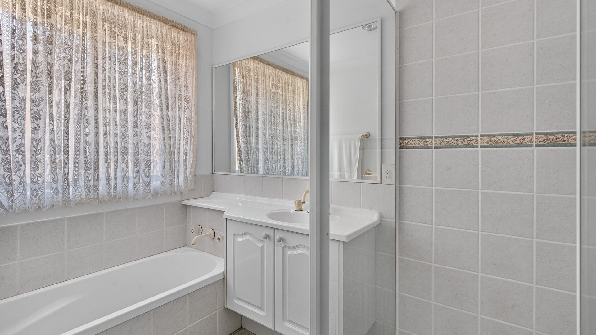 Auction - 3 Waterside Grove - New Property in Woodcroft - Real Estate by Sam Yazdi