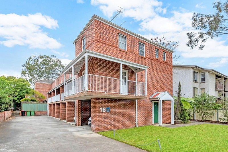 2/18 Paget Street