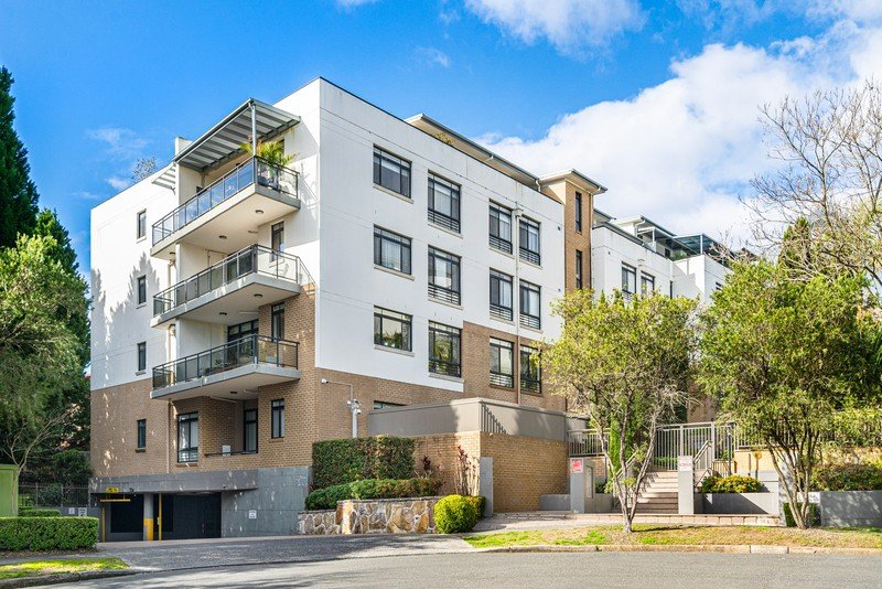 10/2-4 Purser Avenue